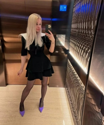 Позволь мне окунуть тебя в мир страсти и наслаждения! 😘
Я обещаю, что мое общество будет приятным и легким, а мои услуги не оставят равнодушным. Я знаю, как доставить удовольствие и расслабление. 💋
Мои возможности огромны - массаж, стриптиз, ролевые игры, фетиш, глубокий орал и многое другое. Мое тело является настоящим произведением искусства, оно создано для наслаждения и экстаза. Открой его сам, и ты не пожалеешь! 🔥
Я ценю каждую минуту нашего общения и стараюсь сделать все возможное, чтобы ты почувствовал себя особенным и желанным. Доверься мне и наши встречи станут незабываемыми! 💫
Мои клиенты говорят самые лестные отзывы о моей работе - я нежная, чувственная и профессиональная. Все, что ты можешь захотеть от меня, я готова предоставить. 😍
Запомни, что я живу в Москве и мое тепло и страсть всегда доступны тебе в Москве. Жду твоего звонка! 💕 Юля