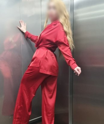 🌟 Мои услуги включают интимные встречи, релакс-массаж и глубокий оральный секс. 💋 Со мной ты почувствуешь себя в раю, я создам идеальную атмосферу для нашего встречи - уют, роскошь и страсть. 💦 Высоко оценена за мои жгучие ласки, я умело владею своим телом и знаю, как доставить удовольствие. 🌹 Мои отзывы говорят сами за себя! Жду тебя, чтобы поделиться с тобой незабываемыми моментами страсти и наслаждения. ✨ Фото 100% реальные! Отправь мне сообщение, и ты не пожалеешь! 💫 Алёночка